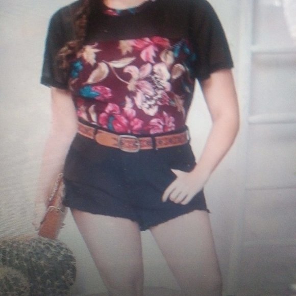 Floral Print Contrast Mesh tee - Picture 4 of 5